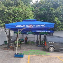 DÙ LỆCH TÂM VUÔNG LÀ GÌ? KÍCH THƯỚC, ƯU ĐIỂM VÀ KHI NÀO NÊN CHỌN DÙ VUÔNG LỆCH TÂM