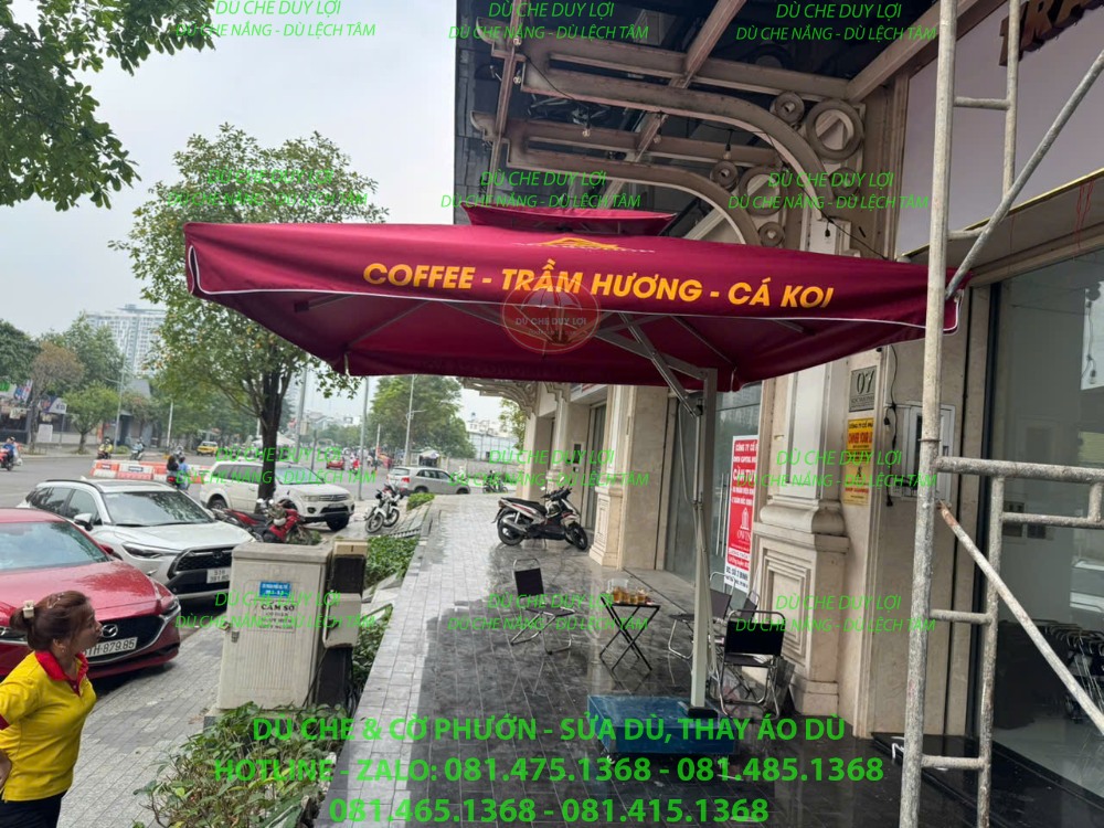D&ugrave; lệch t&acirc;m vu&ocirc;ng m&agrave;u đỏ in Coffee Trầm Hương &ndash; C&aacute; Koi đặt trước qu&aacute;n.